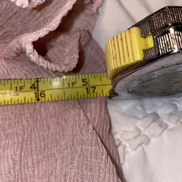 Andree - size medium blouse - pink with ruffles and liner - Picture 8 of 9